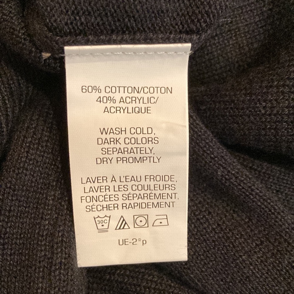 NWT - Men’s Van Heusen V-Neck Black Sweater (L) - Picture 8 of 8